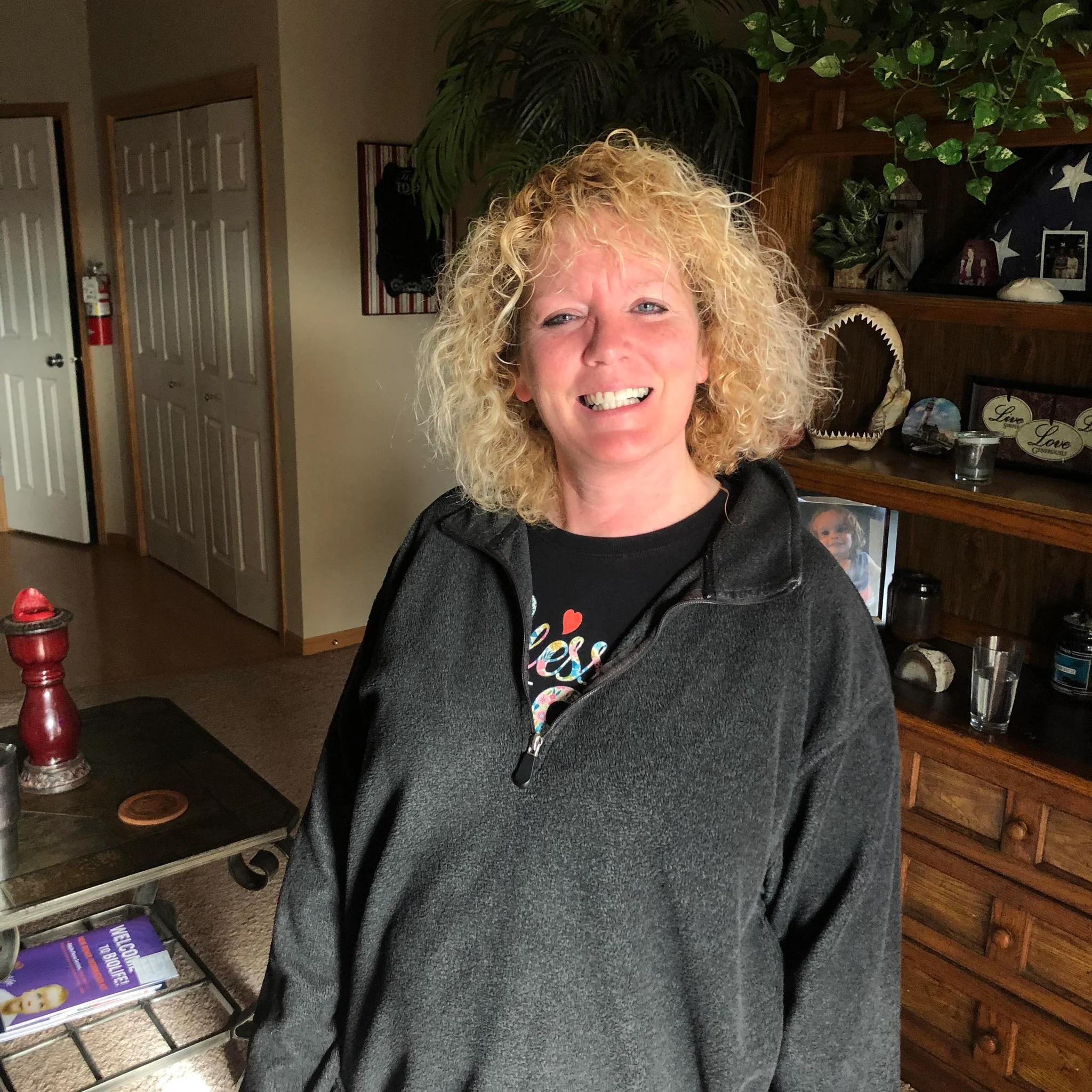 Sarahi - Founder of SavvyNestLiving home decor blog