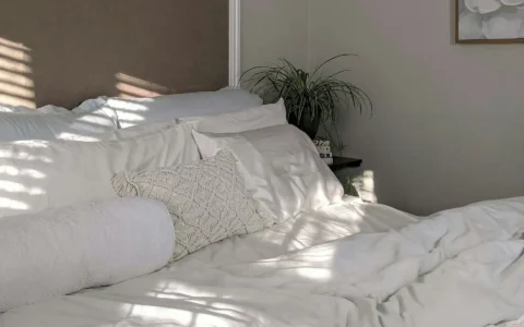 How to Do a Budget Bedroom Makeover Step-by-Step (Under $100)